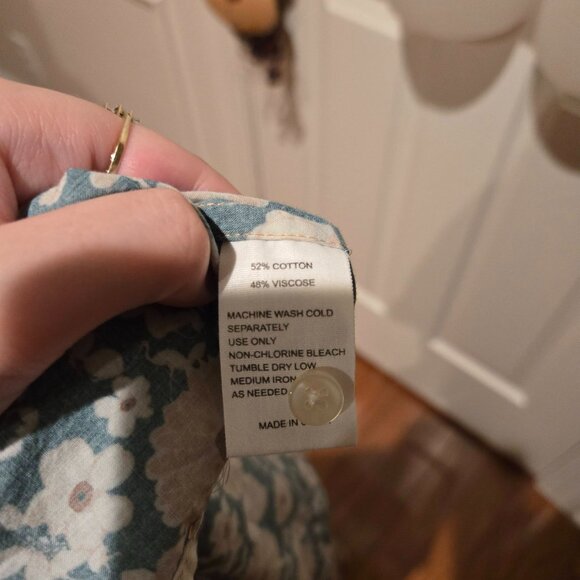 Trovata Birds of Paradis Groundcover Floral Button Down Floral Helena Blouse - Picture 4 of 13